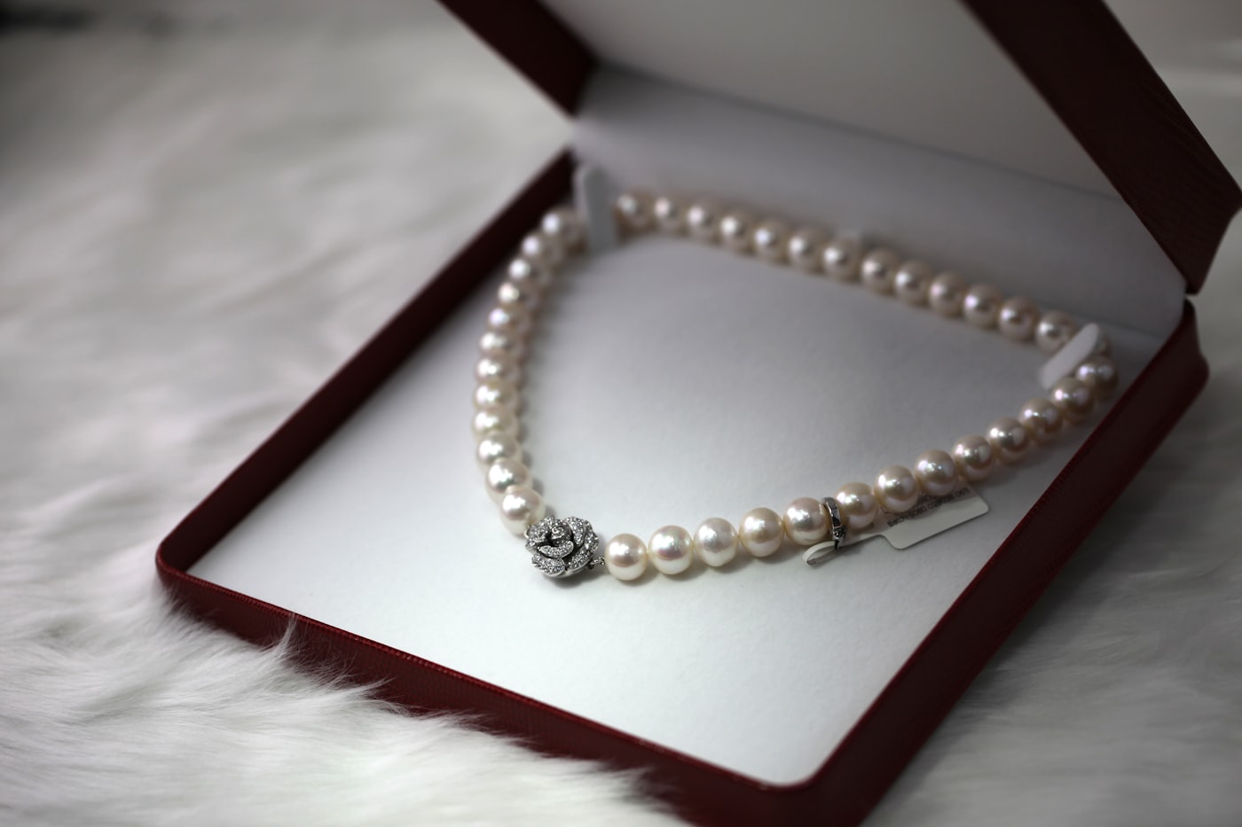 Delicate pearl jewelry in a gift box — careful US fulfillment