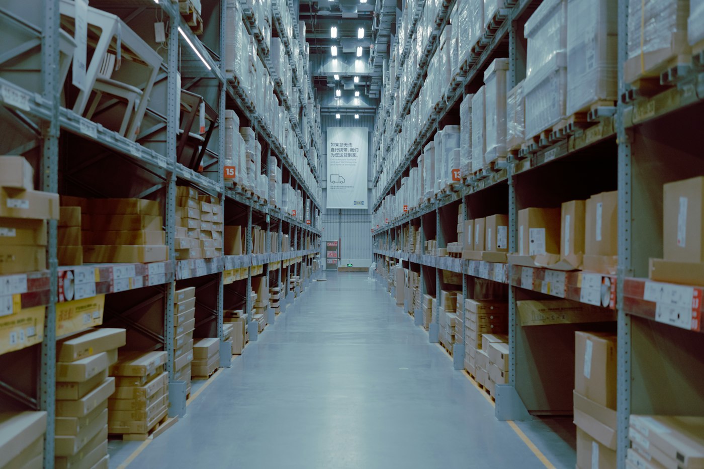 US fulfillment warehouse racking (illustrative)